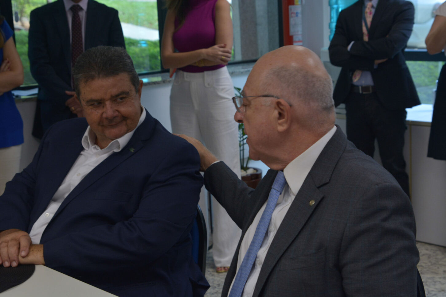 Arnaldo Jardim e Márcio Lopes de Freitas lideram reunião com a Frencoop 