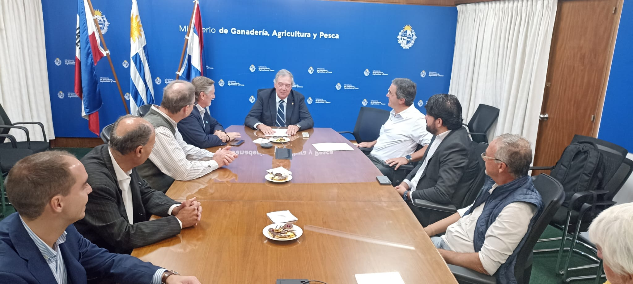  Organizações cooperativas detalham aliança em reunião com o ministro uruguaio, Fernando Mattos 