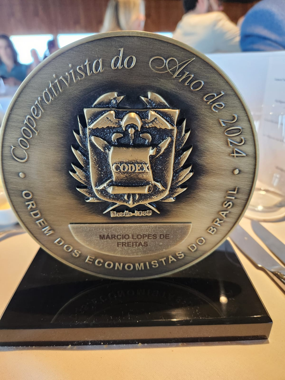 Medalha entregue em homenagem ao presidente Márcio Lopes de Freitas