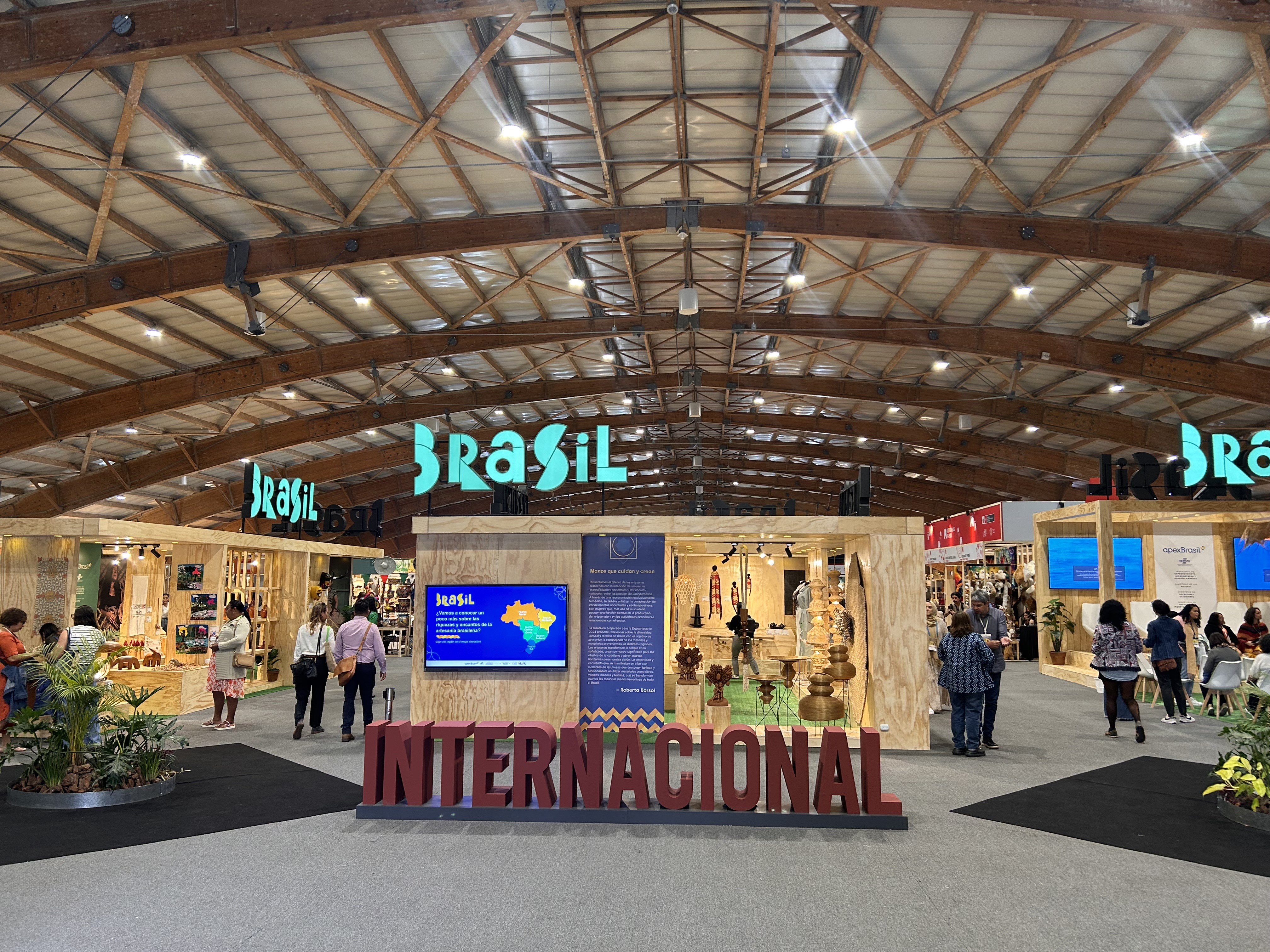 Turiarte e Sistema OCB representam o cooperativismo na Expoartesanías