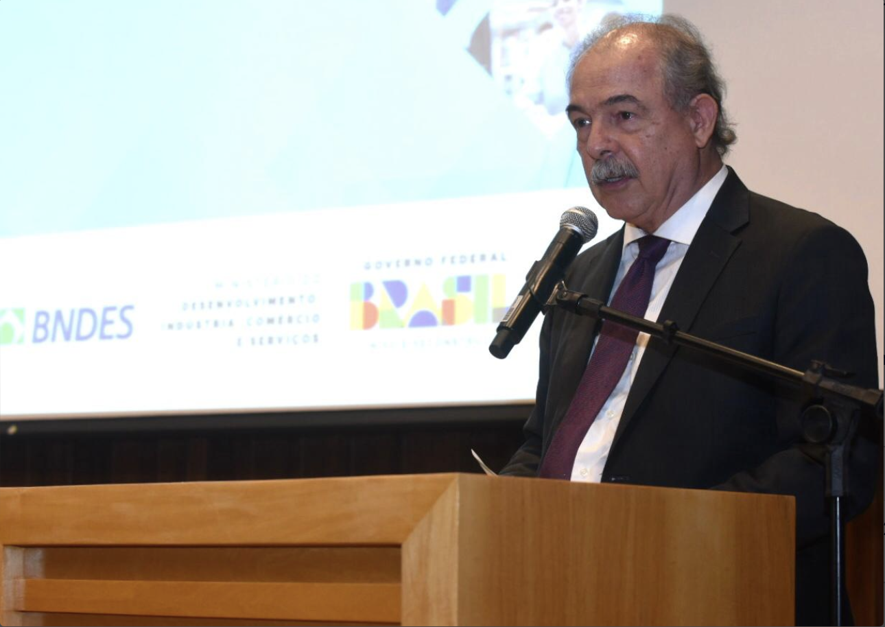  Aloísio Mercadante ressalta importância do cooperativismo em evento do BNDES