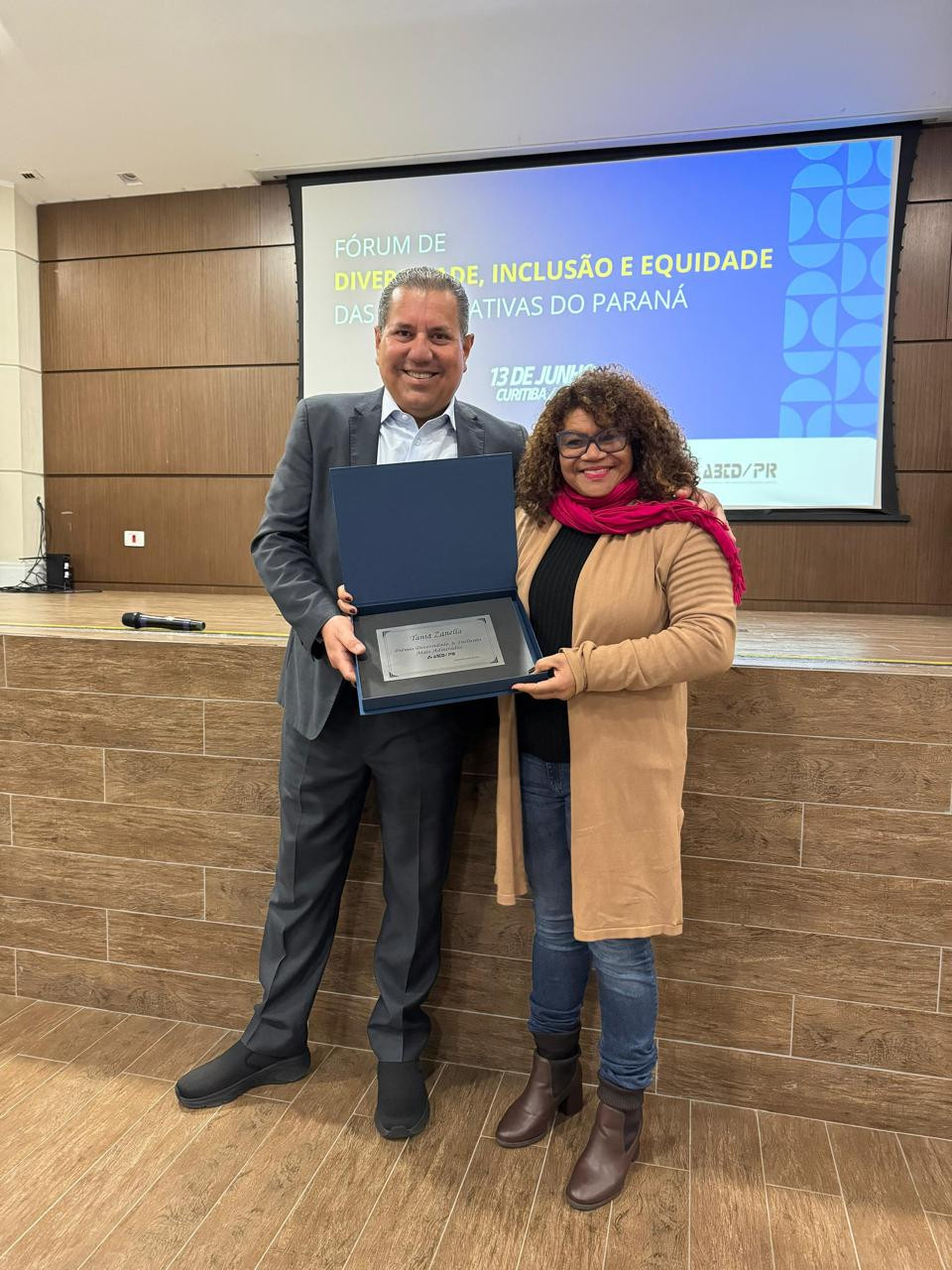 Tania Zanella é homenageada em prêmio nacional de diversidade e inclusão 