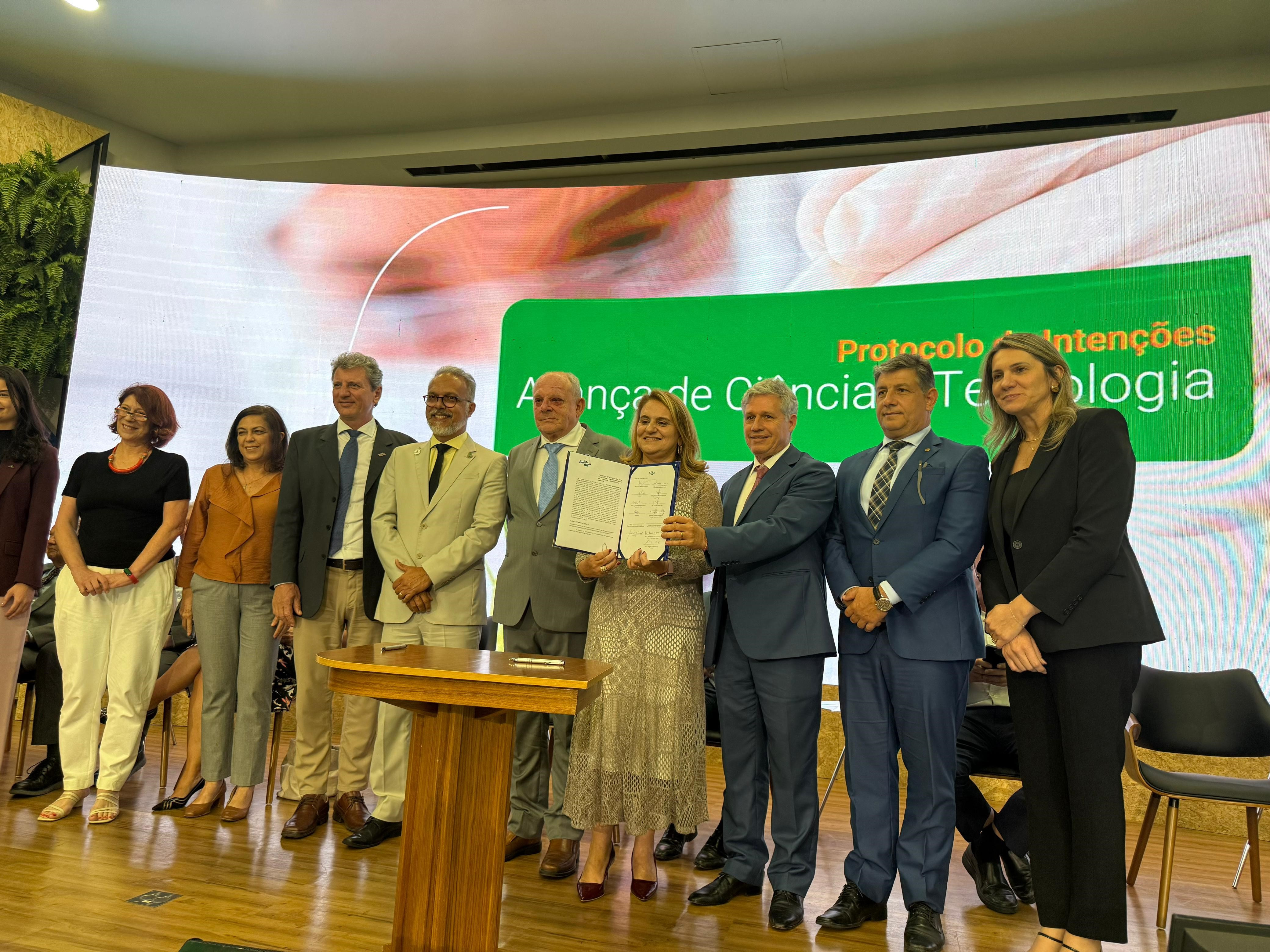 Sistema OCB e Embrapa selam aliança pelo clima e sustentabilidade
