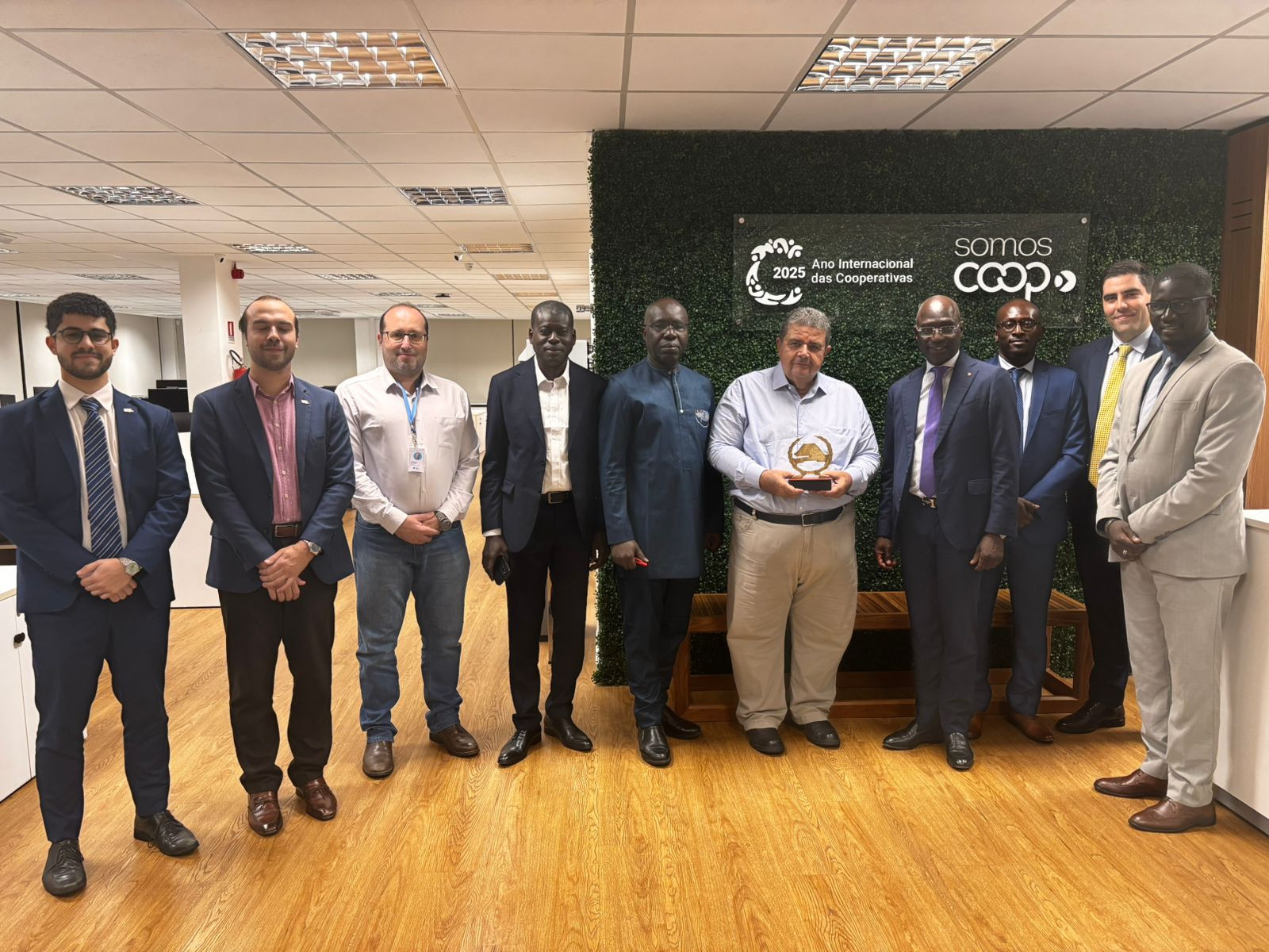 Sistema OCB recebe delegação do Senegal para intercâmbio cooperativista 