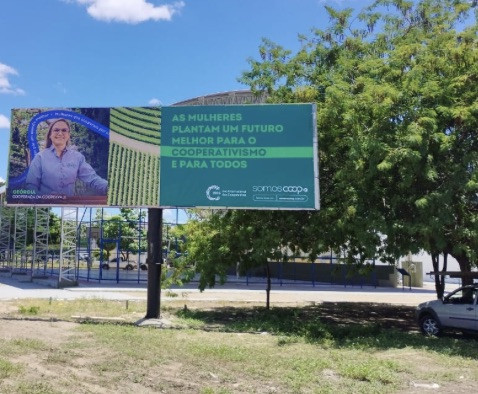 Outdoor com homenagem à cooperada