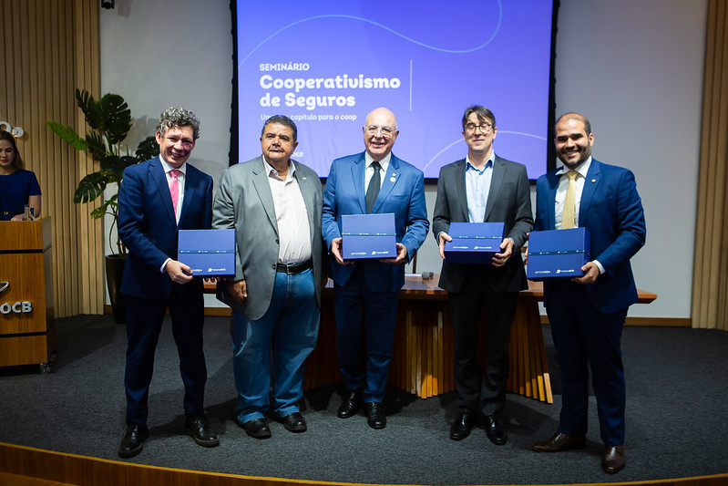 Parlamentares, presidente do Sistema OCB e representantes da Susep participaram da realização do Seminário de Seguros da Casa do Cooperativismo