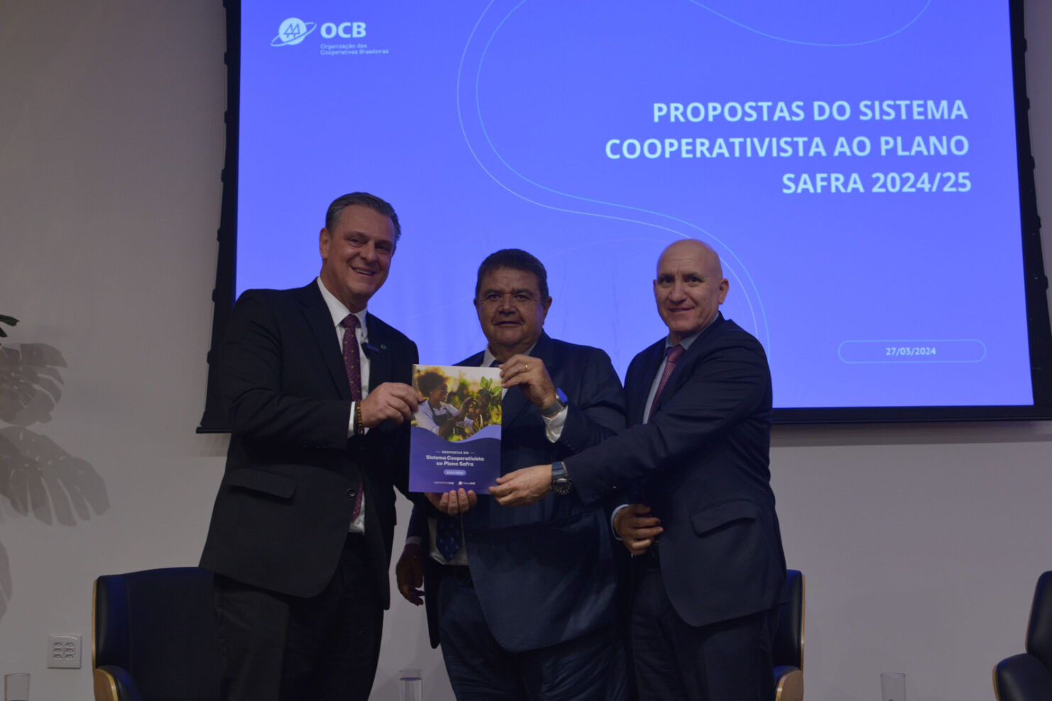  Ministro Carlos Fávaro discute propostas do cooperativismo para o Plano Safra 2024/25